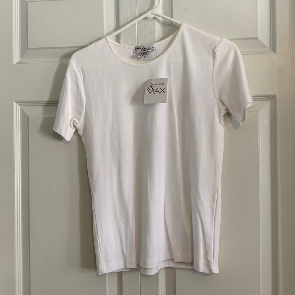 $6 offer buys this item. Short sleeved top.